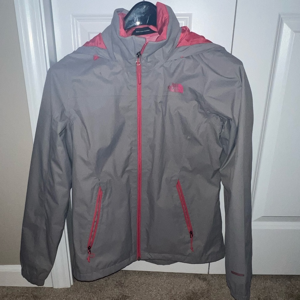 The NorthFace Women’s Wind-breaker Jacket